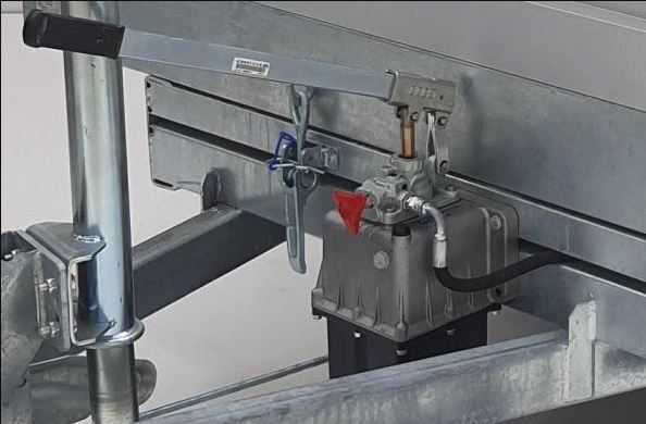 Remorque Benne ridelles grillagées 2 essieux de 750 kg  312 x 158  Pompe de levage électrique